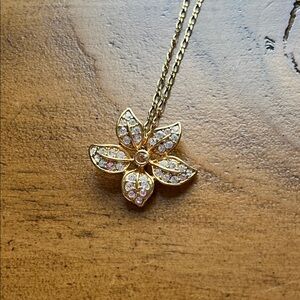 Floral Pendant Necklace